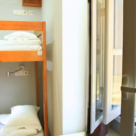 Hostal B.a.